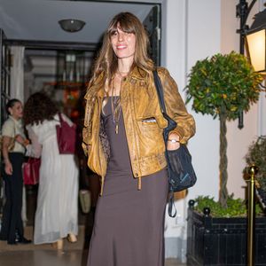 Lou Doillon est sortie de sa discrétion qu'on lui connaît si bien !

Lou Doillon à Paris pendant la fashion week  Haute Couture Automne/Hiver 2025-2026.

© Yehiel Chekroune / Bestimage