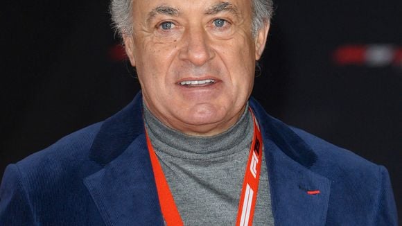 Le champion de Formule 1 Jean Alesi vit une retraite discrète au milieu des vignes, sa maison offre une vue imprenable sur un sublime monument historique