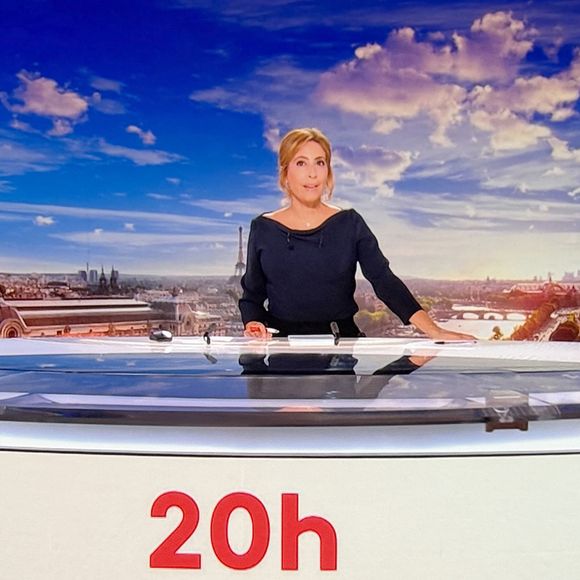 Captures d'écran - Léa Salamé présente son premier journal de 20 heures sur France 2  le 1er septembre 2025. 

© Alain Guizard / Bestimage