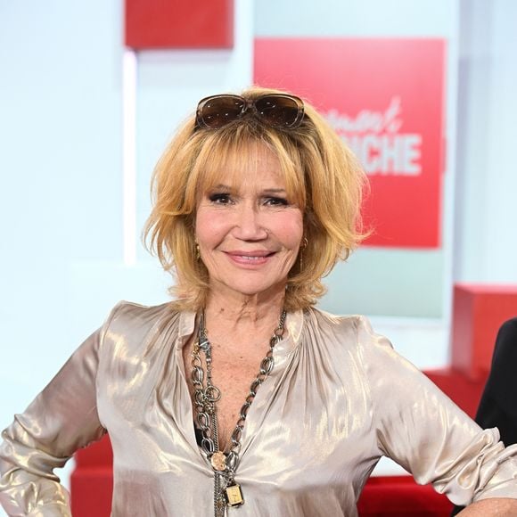 L'actrice Clémentine Célarié était également présente, accompagnée de son fils Gustave Reichert.

Exclusif - Clémentine Célarié - Enregistrement de l'émission Vivement dimanche au studio Rive Gauche, presentée par Michel Drucker . Diffusion sur France 3 le 22/03/2026. Photos prises le 11 mars 2026. © Guillaume Gaffiot / Bestimage