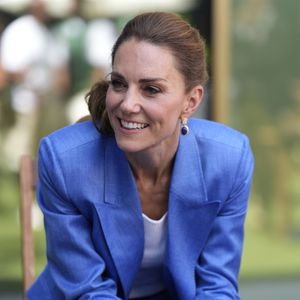 Kate Middleton, 44 ans, a relevé un défi de taille. Le National Three Peaks Challenge consiste à gravir les trois plus hauts sommets du Royaume-Uni en seulement 24 heures

La princesse de Galles rencontre des enfants du Shine Camera Club, un programme de photographie créative , lors du quatrième jour du tournoi de Wimbledon. © Andrew Matthews/PA Photo/Bestimage