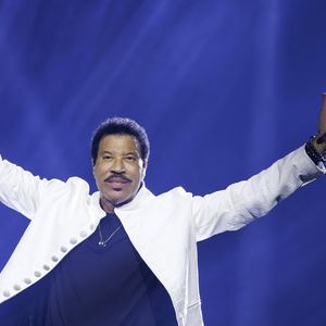 Indiquant tout au long du show ne pas se sentir bien

Lionel Richie en concert à Cologne (Allemagne), le 22 juin 2025. Action Press / Bestimage