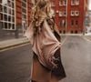Pour affronter le froid sans abandonner son allure, il convient d'adopter des techniques de stylisme ciblées.