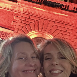 Les deux femmes ont posé plusieurs fois ensemble comme on a pu le voir sur le compte Instagram de Luana. 

Luana Belmondo de sortie avec Julie Andrieu