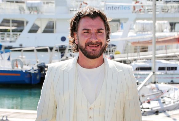 Michaël Youn a vite deviné de qui il s'agissait 

Michael Youn - Photocall du film "Flashback" lors de la 26ème Edition du Festival de la Fiction de La Rochelle.
© Patrick Bernard / Bestimage