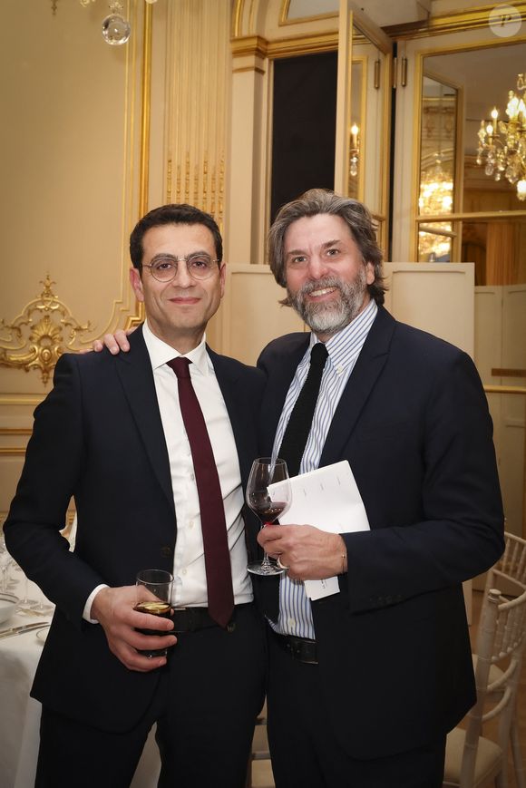 Stéphane Nachba, Alexis Kahn - Les salons du Cercle Interallié ont fait salle comble ce mardi, réunissant de nombreuses personnalités autour de Maud Bregeon, qui s'est récemment vu confier, en plus du porte-parolat du Gouvernement, le ministère de l'Energie, un portefeuille hautement stratégique, en particulier dans le contexte de crise qui embrase le Moyen-Orient.
© Jack Tribeca / Bestimage