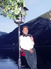 La maison de ce regretté animateur située dans une commune qui n'existe plus, cernée par les étangs