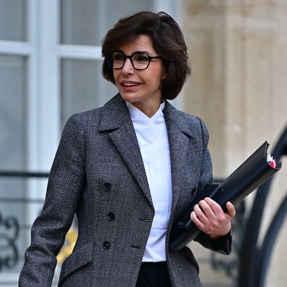Elle a ensuite évoqué ses anciens messages: "Est-ce que des propos ont été tenus par ce chroniqueur qui sont scandaleux? Oui. Donc suite à ces propos, France Télévisions en a tiré les conséquences: il ne sera plus à l'écran". 

Rachida Dati, Ministre de la Culture, à la sortie du Conseil des ministres au palais présidentiel de l'Elysée à Paris - Sortie du Conseil des ministres au palais de l'Elysée à Paris le 5 février 2025.  © Christian Liewig / Bestimage