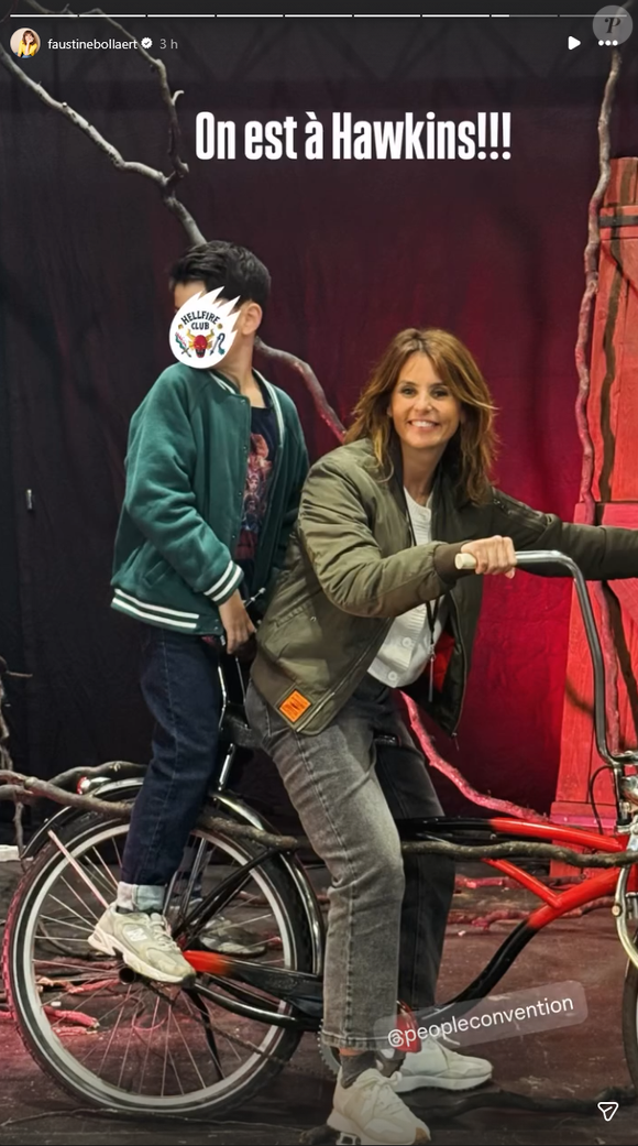 Si tous ces extras ont un prix, en plus de celui du pass obligatoire pour accéder à l’événement, le jeu en valait définitivement la chandelle, à en croire le sourire radieux de l’animatrice.

Faustine Bollaert avec ses enfants Abbie et Peter à la People Convention pour rencontrer les stars de "Stranger Things" à au Parc des expositions de Villepinte à Paris le dimanche 29 mars 2026.