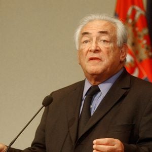 L'ancien directeur du FMI Dominique Strauss-Kahn tient une conférence de presse à Belgrade, en Serbie, le 17 septembre 2013.