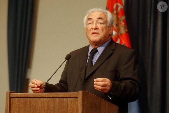 L'ancien directeur du FMI Dominique Strauss-Kahn tient une conférence de presse à Belgrade, en Serbie, le 17 septembre 2013.