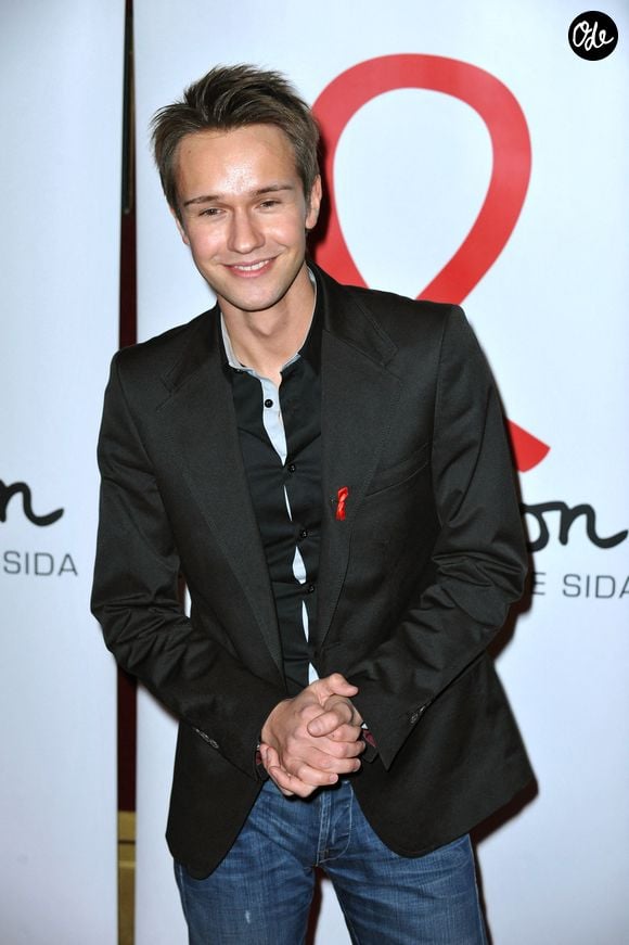 Cyril Feraud pose lors d'une séance photo organisée à l'occasion de la soirée de lancement de l'édition 2010 de Sidaction (du 26 au 28 mars), qui s'est tenue au Casino de Paris, à Paris, en France, le 3 mars 2010. Photo de Thierry Orban/ABACAPRESS.COM