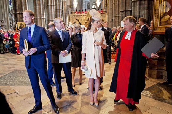 Alors pour la fête de Noël à Sandringham, on imagine qu'il n'est pas le bienvenu non plus !

Le prince William, le prince Andrew et Kate Catherine Middleton (enceinte), duchesse de Cambridge - 60eme anniversaire du couronnement de la reine Elisabeth II d'Angleterre en l'abbaye de Westminster à Londres le 4 juin 2013.