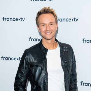 Intitulé "L'Entre-Deux-Mers - Gironde", ce numéro marque la fin d'une aventure de plusieurs années pour l'animateur.

Cyril Féraud lors du photocall dans le cadre de la conférence de presse de France Télévisions au Pavillon Gabriel à Paris, France, le 24 août 2021. © Pierre Perusseau/Bestimage