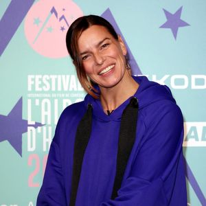 Fauve Hautot au photocall du 27éme Festival International du Film de Comédie de l'Alpe d'Huez, France, le 19 janvier 2024. © Dominique Jacovides/Bestimage