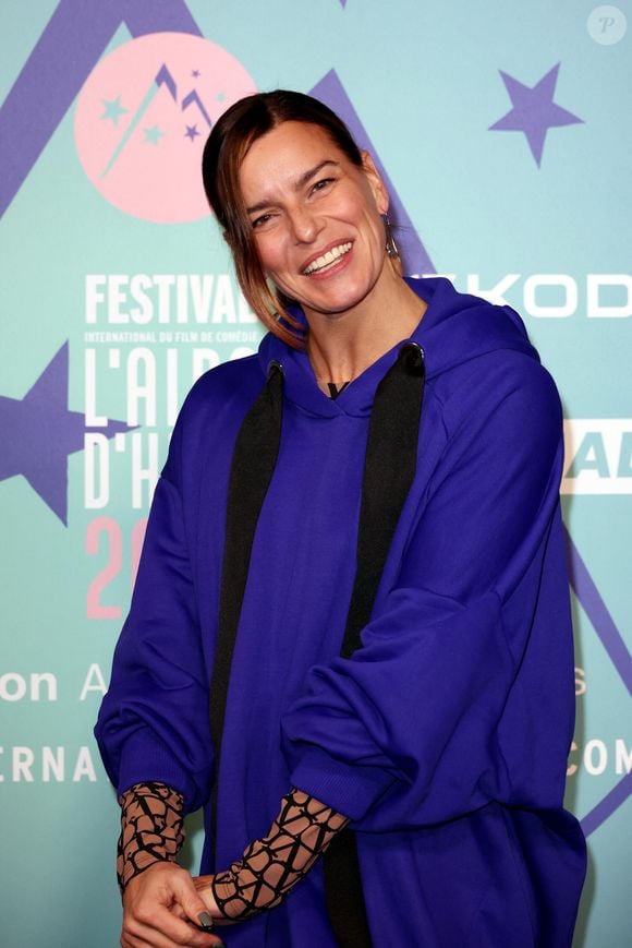 Fauve Hautot au photocall du 27éme Festival International du Film de Comédie de l'Alpe d'Huez, France, le 19 janvier 2024. © Dominique Jacovides/Bestimage