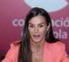 Ces choix alimentaires lui permettent d’allier protéines, fibres, bons acides gras et probiotiques. 

La reine Letizia d'Espagne lors d'une réunion de travail dans les locaux de l'AECID à Madrid, le 11 juillet 2025. 
© Lalo Yasky / Bestimage