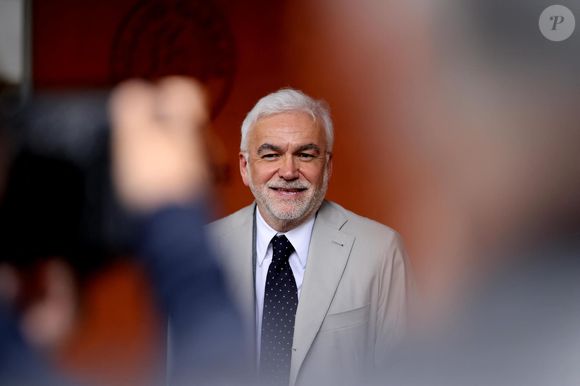 Pascal Praud au village lors des Internationaux de France de Tennis de Roland Garros 2025, à Paris, France, le 4 Juin 2025. © Jacovides-Moreau/Bestimage