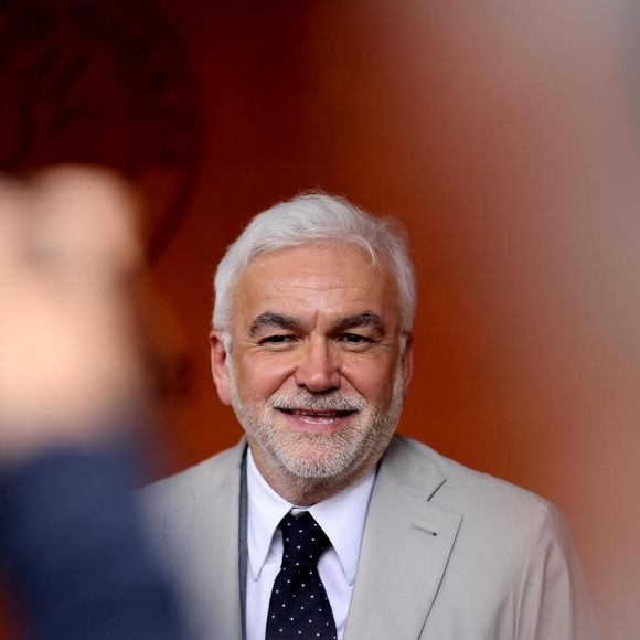 Pascal Praud au village lors des Internationaux de France de Tennis de Roland Garros 2025, à Paris, France, le 4 Juin 2025. © Jacovides-Moreau/Bestimage