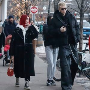 Machine Gun Kelly et Megan Fox ont fait du shopping à Aspen, USA le 1er janvier 2024.