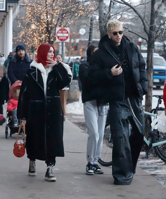 Machine Gun Kelly et Megan Fox ont fait du shopping à Aspen, USA le 1er janvier 2024.