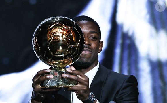 Ousmane Dembele, réagit après avoir remporté le Ballon d'Or masculin lors de la cérémonie de remise du Ballon d'Or France Football 2025 au Théâtre du Chatelet à Paris, France, le 22 septembre 2025. © Xinhua/ABACA