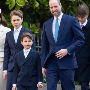 Le prince William, le prince Georges et le prince Louis assiste à l'office annuel de Pâques à la chapelle Saint-Georges, dans l'enceinte du château de Windsor, le 5 avril 2026.

Photo : Julien Burton / Bestimage