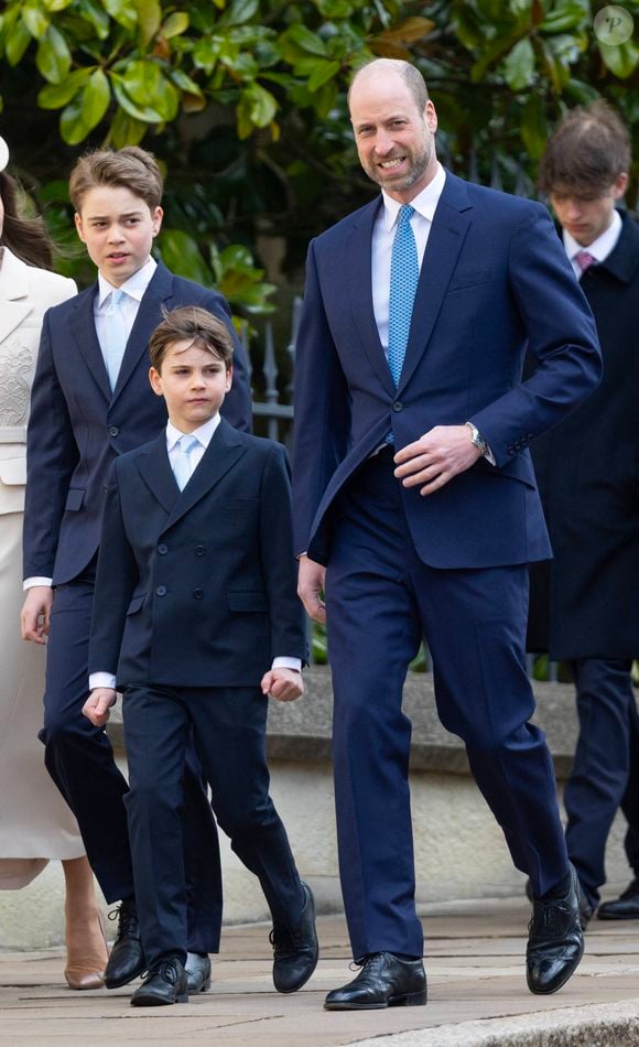 Le prince William, le prince Georges et le prince Louis assiste à l'office annuel de Pâques à la chapelle Saint-Georges, dans l'enceinte du château de Windsor, le 5 avril 2026.

Photo : Julien Burton / Bestimage