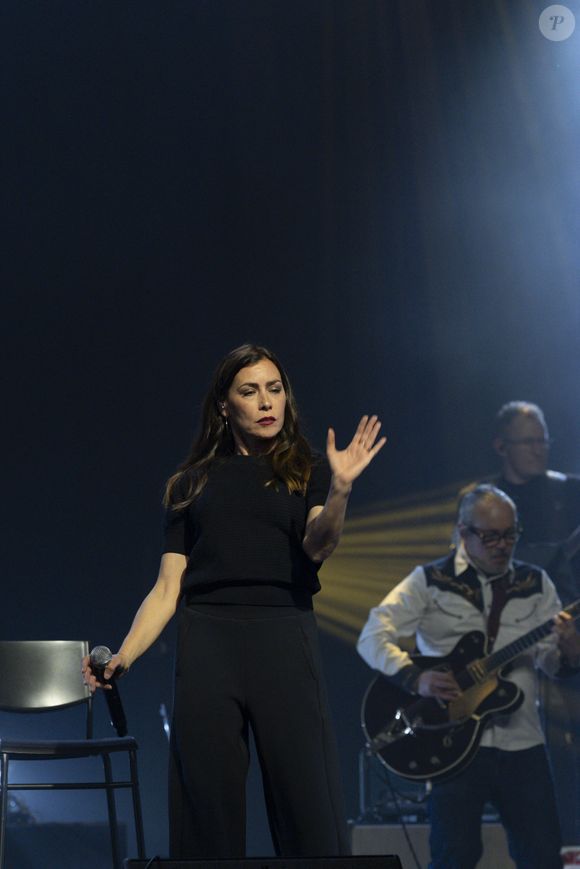 Une belle piqûre de rappel de la part de la romancière, mère comblée d'un garçon prénommé Nino.

Olivia Ruiz sur scène lors de la soirée de gala de la Fondation Recherche Alzheimer- Paris 2026 à l'Olympia le 30 mars 2026.

© Borde / Rindoff / Bestimage