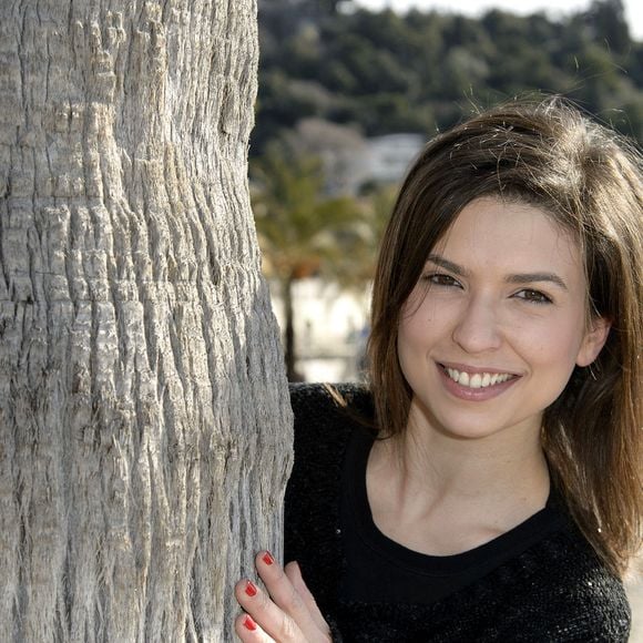 La chanteuse française Lucie Bernardoni pose lors d'une séance photo à Nice, dans le sud de la France, le 01 mars 2014. Photo par Patrice Masante/ABACAPRESS.COM