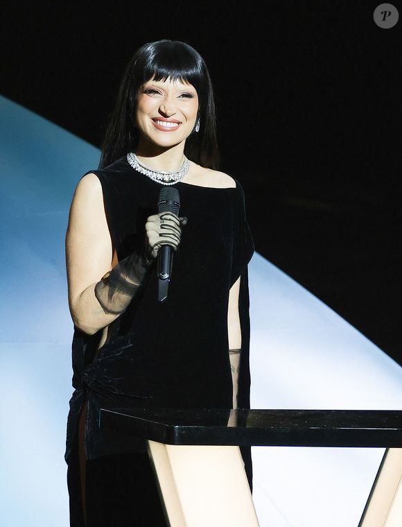 Il s'agit de l'actrice et chanteuse Camelia Jordana

Camelia Jordana à la cérémonie des 41èmes Victoires de la Musique à la Seine Musicale à Boulogne-Billancourt le 13 février 2026.

© Coadic Guirec / Bestimage