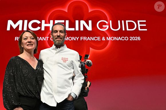 Malgré l'explosion immédiate des réservations, le cuisinier garde la tête froide et assure ne rien vouloir changer à sa façon de faire.

Le chef Michaël Arnoult avec sa femme Ingrid, récompensé avec une troisème étoile pour son restaurant "Les Morainières" - Cérémonie des remises des Etoiles Michelin 2026 au Grimaldi Forum à Monaco le 16 mars 2026. 1 étoile, 7 nouveaux 2 étoiles et 1 nouveau 3 étoiles pour l'édition 2026 © Bruno Bebert/Bestimage