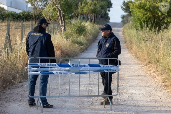 La police portugaise reprend les investigations, deux ans après les dernières fouilles menées au Portugal. De nouvelles recherches ont commencé aujourd'hui près de Praia da Luz, là où Maddie McCann a disparu en mai 2007. Praia da Luz, le 3 juin 2025.