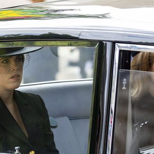 La princesse Eugenie d’York, La princesse Beatrice d’York - Arrivées au service funéraire à l'Abbaye de Westminster pour les funérailles d'Etat de la reine Elizabeth II d'Angleterre. Le sermon est délivré par l'archevêque de Canterbury Justin Welby (chef spirituel de l'Eglise anglicane) au côté du doyen de Westminster David Hoyle. Londres, le 19 septembre 2022

© Moreau / Jacovides / Bestimage
