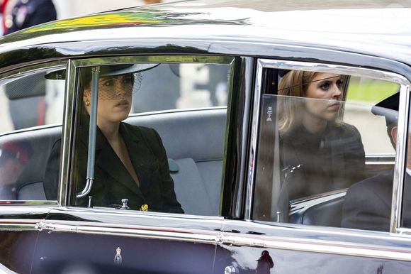 La princesse Eugenie d’York, La princesse Beatrice d’York - Arrivées au service funéraire à l'Abbaye de Westminster pour les funérailles d'Etat de la reine Elizabeth II d'Angleterre. Le sermon est délivré par l'archevêque de Canterbury Justin Welby (chef spirituel de l'Eglise anglicane) au côté du doyen de Westminster David Hoyle. Londres, le 19 septembre 2022

© Moreau / Jacovides / Bestimage