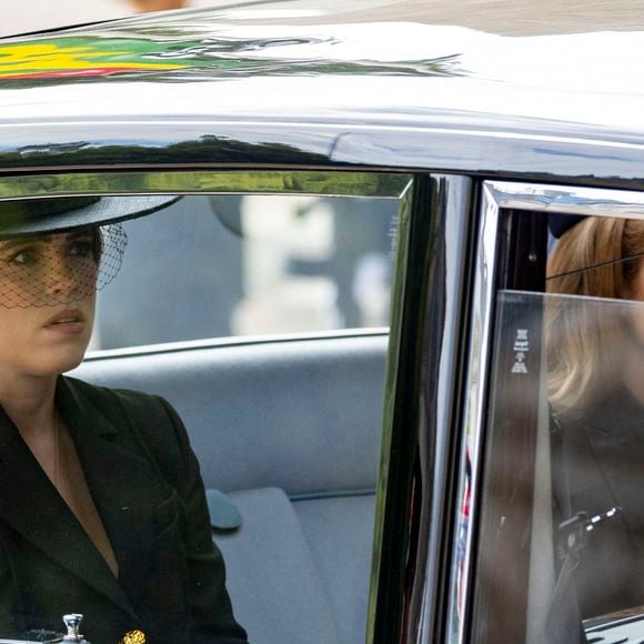 La princesse Eugenie d’York, La princesse Beatrice d’York - Arrivées au service funéraire à l'Abbaye de Westminster pour les funérailles d'Etat de la reine Elizabeth II d'Angleterre. Le sermon est délivré par l'archevêque de Canterbury Justin Welby (chef spirituel de l'Eglise anglicane) au côté du doyen de Westminster David Hoyle. Londres, le 19 septembre 2022

© Moreau / Jacovides / Bestimage