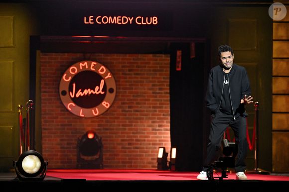 "Pour une raison évidente, à Paris on est repus de spectacles, il y en a matin midi et soir", affirme-t-il.

Jamel Debbouze était sur la scène du Palais Nikaia à Nice, le 27 février 2025, pour présenter son Jamel Comedy Club où se sont succédés Antek, Doully, Ilyes Djadel, Julien Santini, Nordine Ganso, Redouane Harjane et Kino en première partie © Bruno Bebert/Bestimage