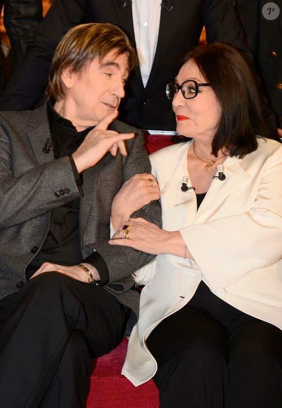"Je n'ai jamais dit que je ne voulais pas sortir avec toi à cette époque, c'est juste que ma vie était très compliquée"

Serge Lama et Nana Mouskouri - Enregistrement de l'émission "Vivement Dimanche" à Paris le 26 novembre 2014. L'émission sera diffusée le 30 novembre 2014.  

© COADIC GUIREC / BESTIMAGE