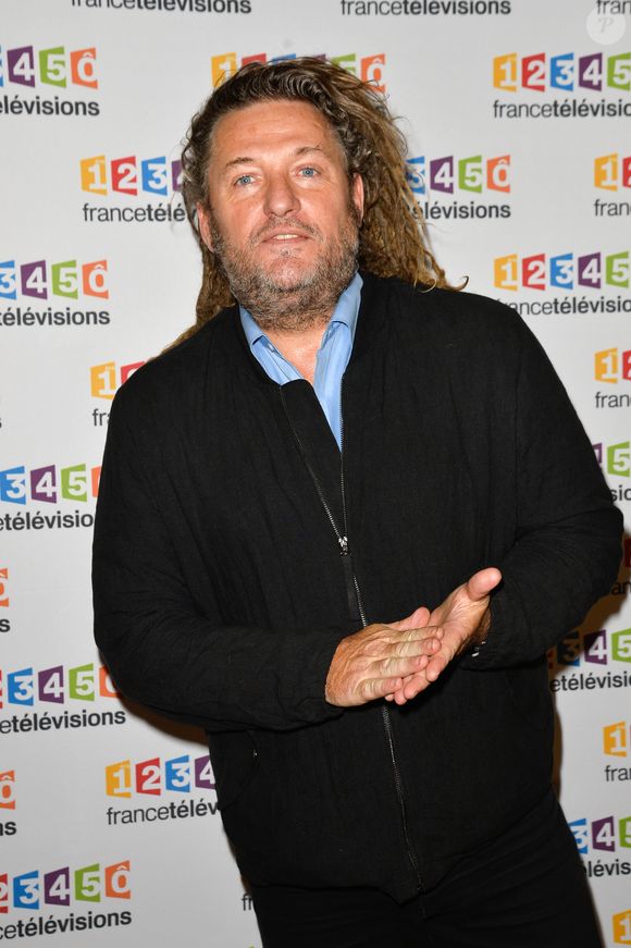 Olivier Delacroix lors du photocall de la présentation de la nouvelle dynamique 2017-2018 de France Télévisions. Paris, le 5 juillet 2017.
© Guirec Coadic/Bestimage