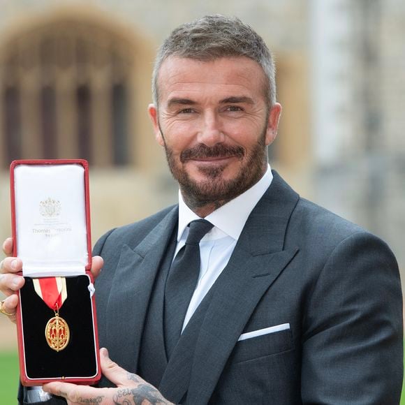 Il faut dire que ce dernier et son épouse Nicola Peltz seraient en froid depuis de nombreux mois avec le reste du clan suite à une dispute familiale.

David Beckham a été décoré par le roi Charles au château de Windsor, Windsor, Berkshire, Royaume-Uni, le 4 novembre 2025. © Eddie Mulholland/WPA-Pool/Bestimage