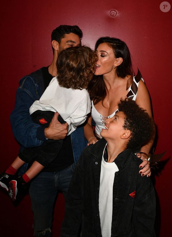 Rachel Legrain Trapani, son compagnon Valentin Leonard avec leur fils Andrea et Gianni - Backstage lors du défilé d'ouverture du salon du chocolat 2022 à Paris porte de Versailles le 27 octobre 2022. © Veeren / Pierre Perusseau / Bestimage