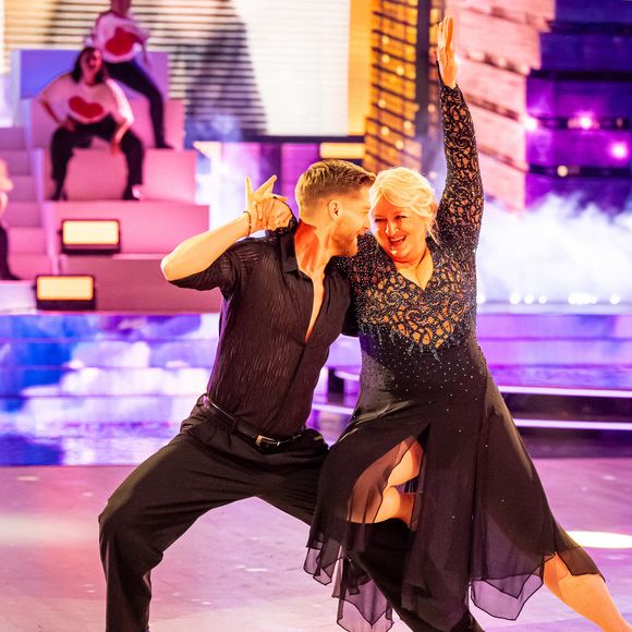 Elle l'a partagée avec Yann-Alrick Morteuil
Charlotte de Turckheim et son partenaire de "Danse avec les stars 2025" Yann-Alrick Morteuil lors du troisième prime