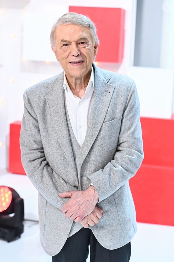 Exclusif - Salvatore Adamo - Enregistrement de l'émission "Vivement dimanche" au Studio Gabriel à Paris, présentée par M.Drucker et diffusée le 16 juin sur France 3
© Guillaume Gaffiot / Bestimage

|Exclusif - Enregistrement de l'émission "Vivement dimanche" au Studio Gabriel à Paris, présentée par Michel Drucker et diffusée le 16 juin sur France 3