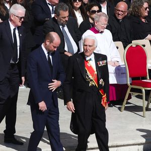 Le prince William d'Angleterre, prince de Galles, assiste aux funérailles du pape François le 26 avril 2025 au Vatican. Alors que Rome fait ses adieux au pape François, des dirigeants du monde entier, des membres de la famille royale, des membres du clergé et des milliers de fidèles se sont réunis au Vatican pour un adieu solennel et historique. Le pape François est décédé le lundi 21 avril à l'âge de 88 ans. Photo by Marco Iacobucci/IPA/ABACAPRESS.COM