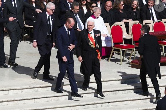 Le prince William d'Angleterre, prince de Galles, assiste aux funérailles du pape François le 26 avril 2025 au Vatican. Alors que Rome fait ses adieux au pape François, des dirigeants du monde entier, des membres de la famille royale, des membres du clergé et des milliers de fidèles se sont réunis au Vatican pour un adieu solennel et historique. Le pape François est décédé le lundi 21 avril à l'âge de 88 ans. Photo by Marco Iacobucci/IPA/ABACAPRESS.COM