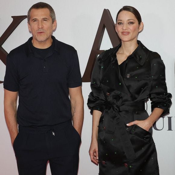 Les deux acteurs ont annoncé leur rupture en juin 2025, après 18 ans de vie commune.

Guillaume Canet (réalisateur du film "Karma") et Marion Cotillard au photocall de la première du film "Karma" au cinéma Pathé Palace à Paris le 13 octobre 2026. © Coadic Guirec / Bestimage