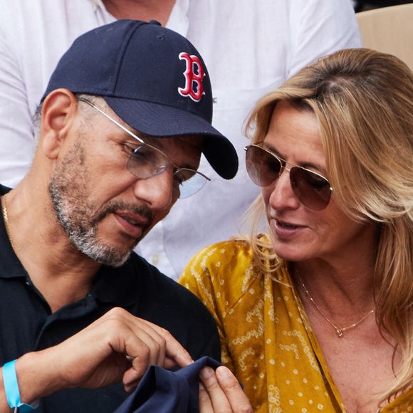 Roschdy Zem et sa compagne Sarah Lavoine - Célébrités en tribunes des Internationaux de France de tennis de Roland Garros 2023 à Paris le 11 juin 2023. © Jacovides-Moreau/Bestimage