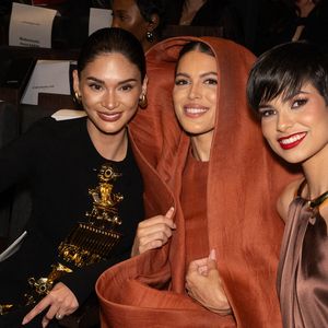 Alors que certains pays envoient systématiquement leur Miss nationale pour Miss Univers, la France alterne entre la nouvelle élue et des candidates d’éditions précédentes...

Pia Wurtzbach, Iris Mittenaere et Eve Gilles assistent au défilé Stephane Rolland Haute Couture Automne/Hiver 2024-2025 dans le cadre de la semaine de la mode à Paris le 25 juin 2024 à Paris, France. Photo par Laurent Zabulon/ABACAPRESS.COM