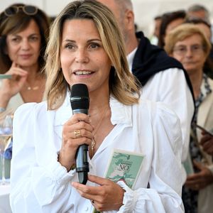 La chroniqueuse de Télématin devait animer deux tables rondes lors du sommet climatique, mais avait renoncé face à la polémique, affirmant agir "à titre bénévole".

Exclusif - Laura Tenoudji Estrosi a présenté son 9ème guide des adresses incontournables by Laura Tenoudji Estrosi à la plage de l'hôtel Negresco à Nice, le 3 juin 2025. 
 © Bruno Bebert/Bestimage