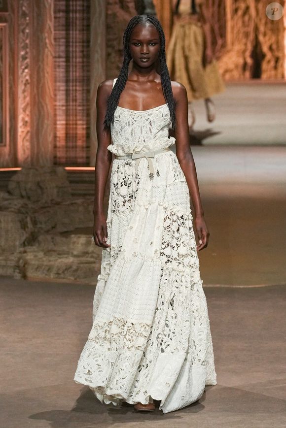 Défilé de la collection prêt-à-porter Dior printemps été 2023 lors de la Fashion Week de Paris. M.Grazia Chiuri (directrice artistique de Dior) apparaît sur le podium à la fin du défilé. Le 27 septembre 2022.